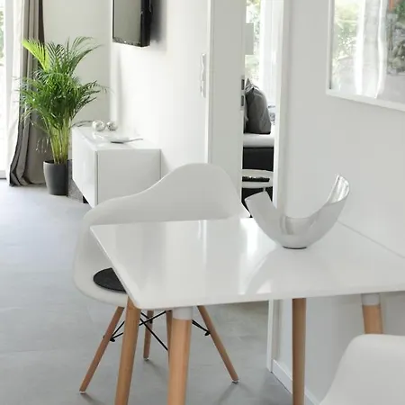 Voss-haus 아파트호텔 유틴